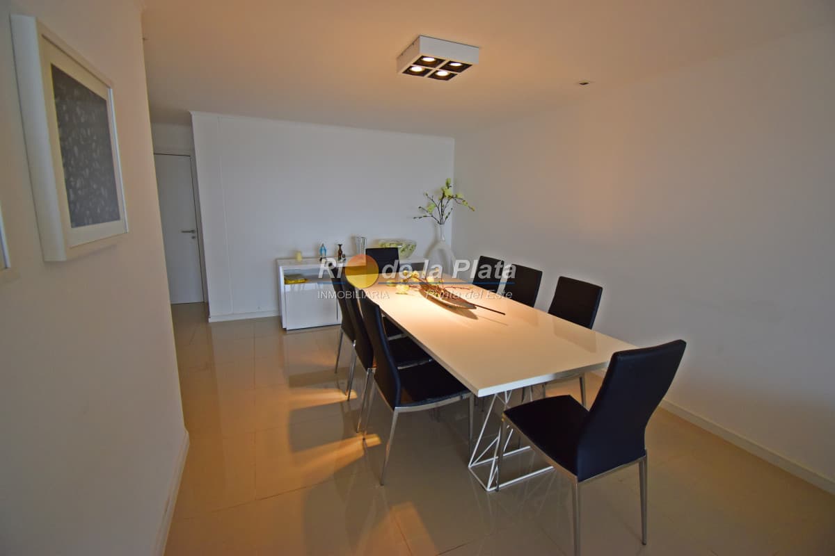 Wind Tower, piso alto