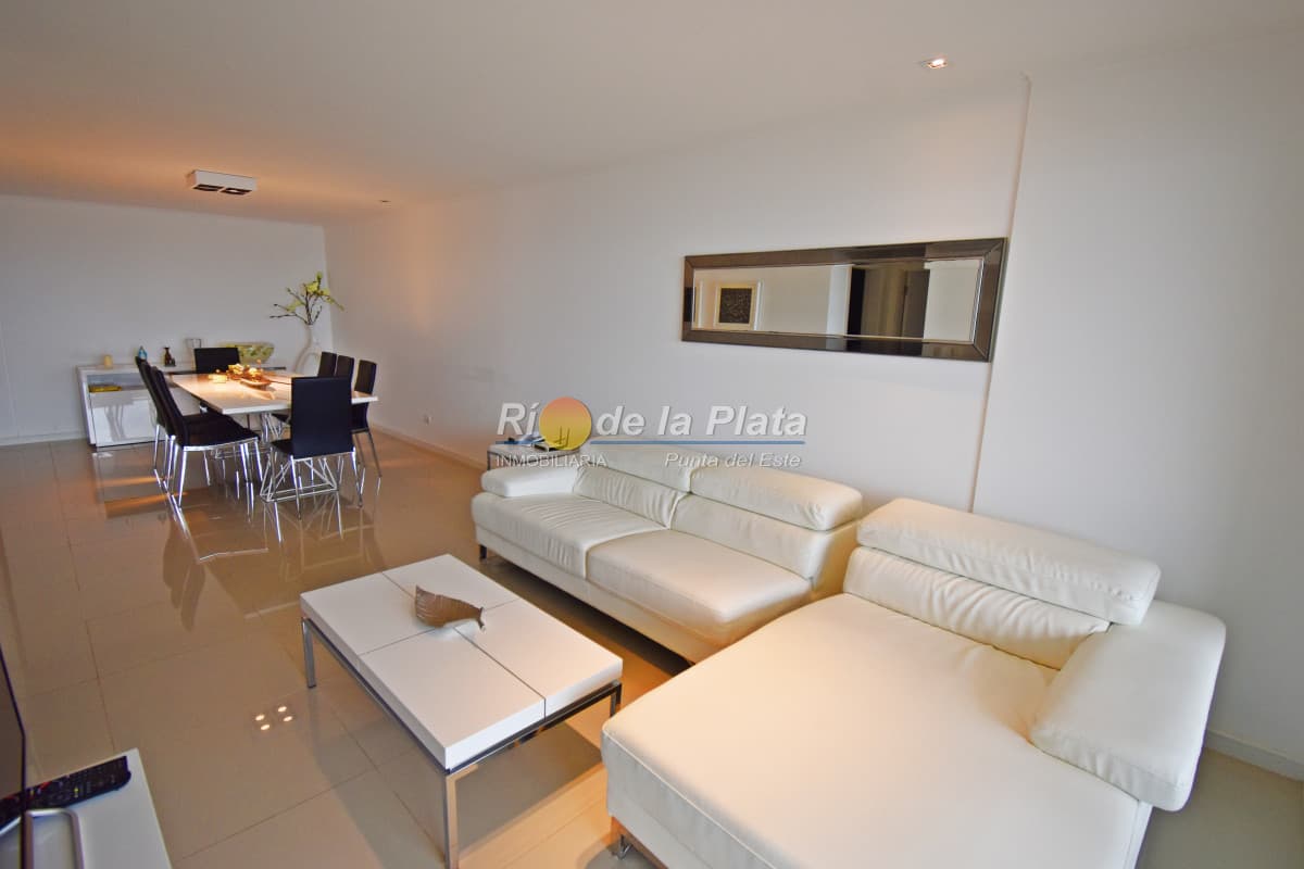 Wind Tower, piso alto