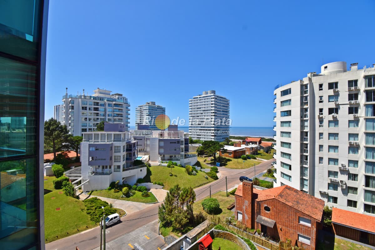 Wind Tower en playa Brava