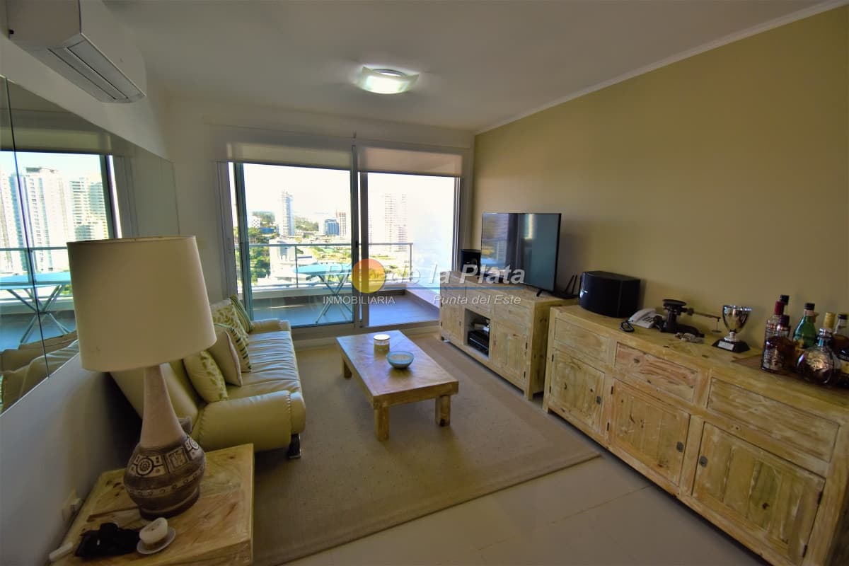 Wind Tower piso alto, con excelente vista