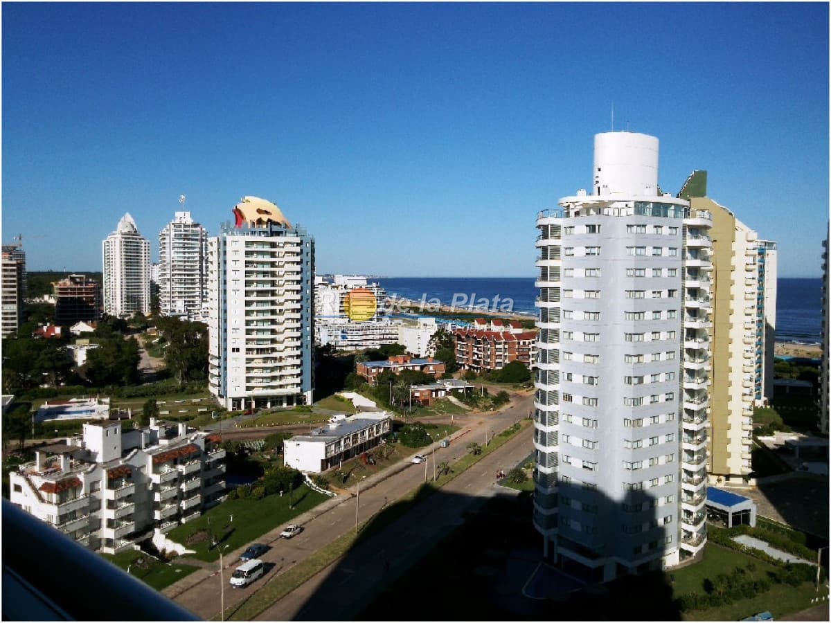 2 dormitorios en The Forest Tower 2, proximo a Playa Brava y Mansa