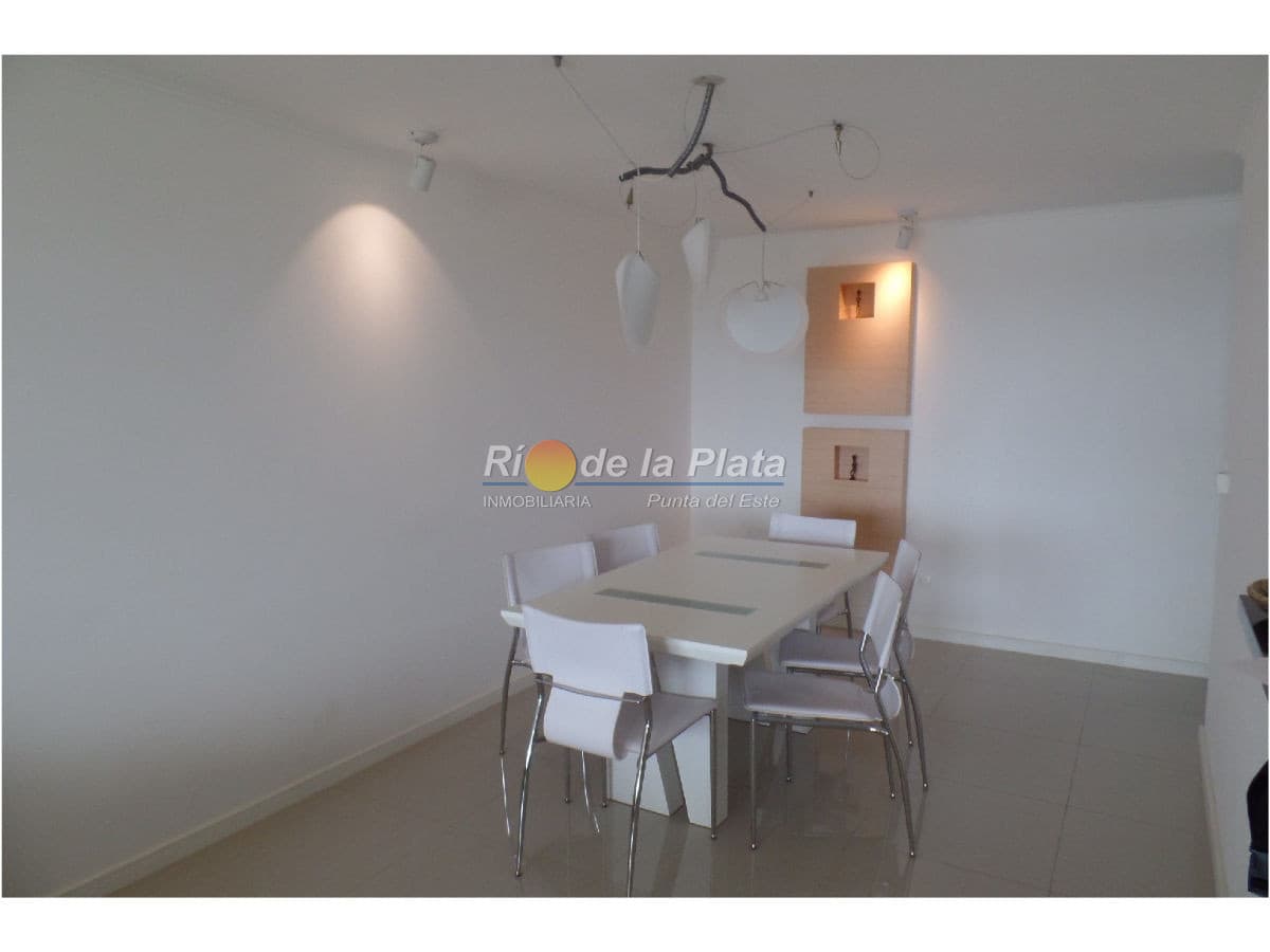 Disfrute de sus vacaciones en Wind Tower, torre con excelentes servicios!