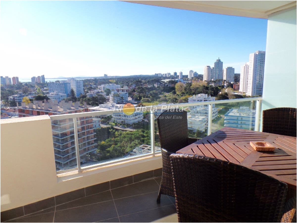 Disfrute de sus vacaciones en Wind Tower, torre con excelentes servicios!