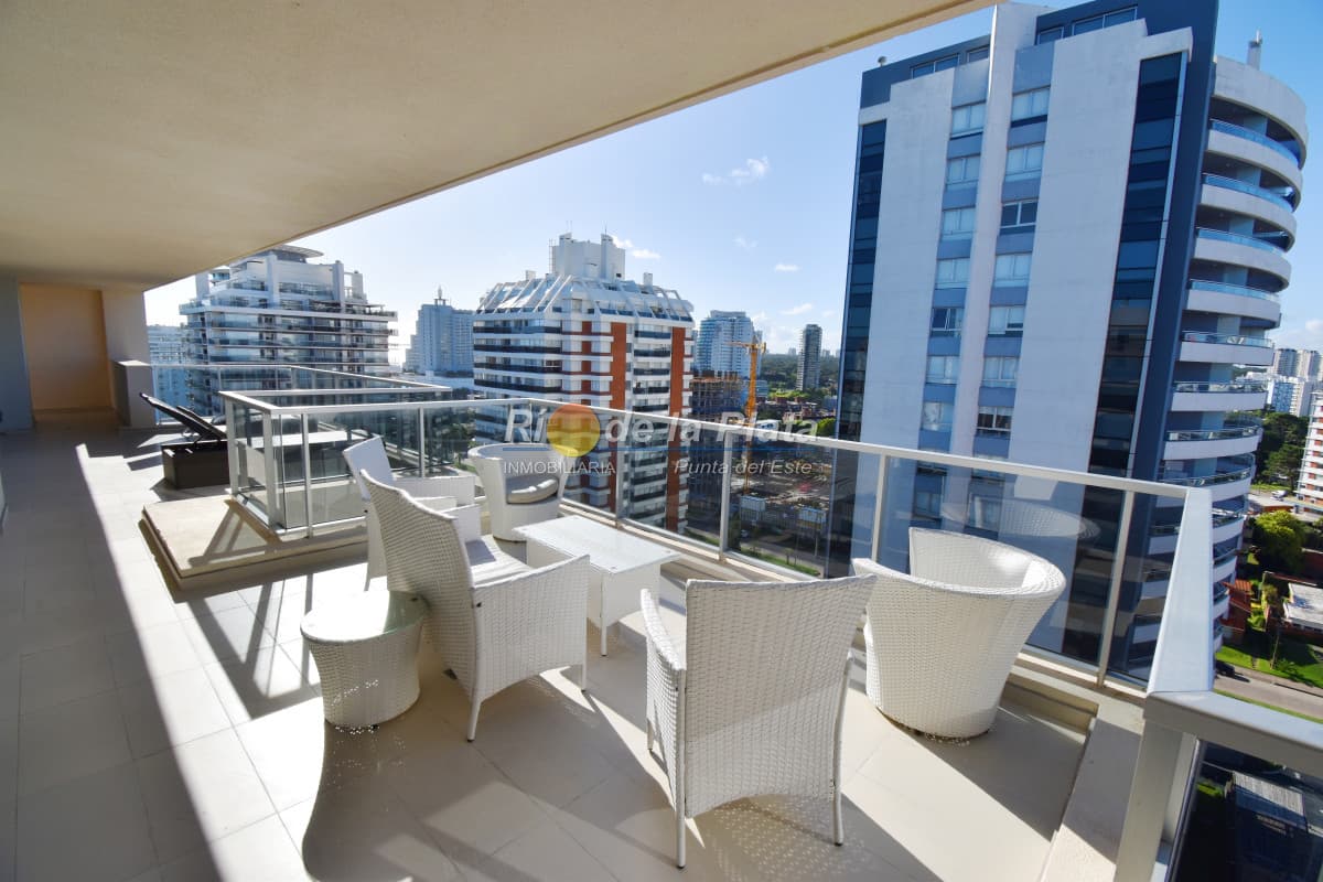 Oportunidad!! Departamento en Piso alto, con parrillero propio.