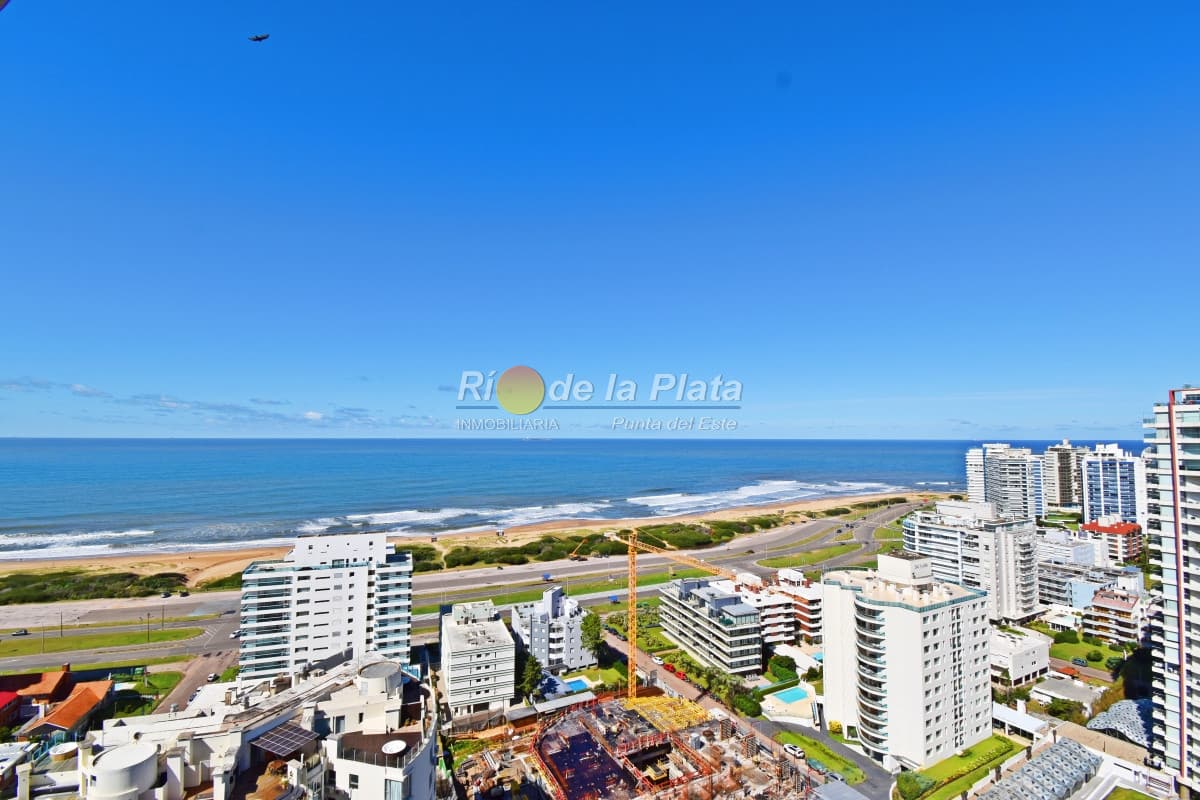 Depto en venta en Wind Tower, a metros de Playa Brava.