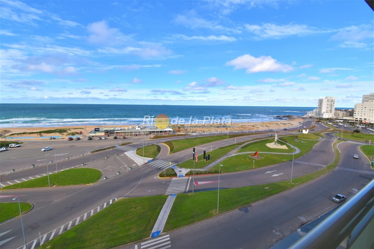 Primera linea de Playa Brava