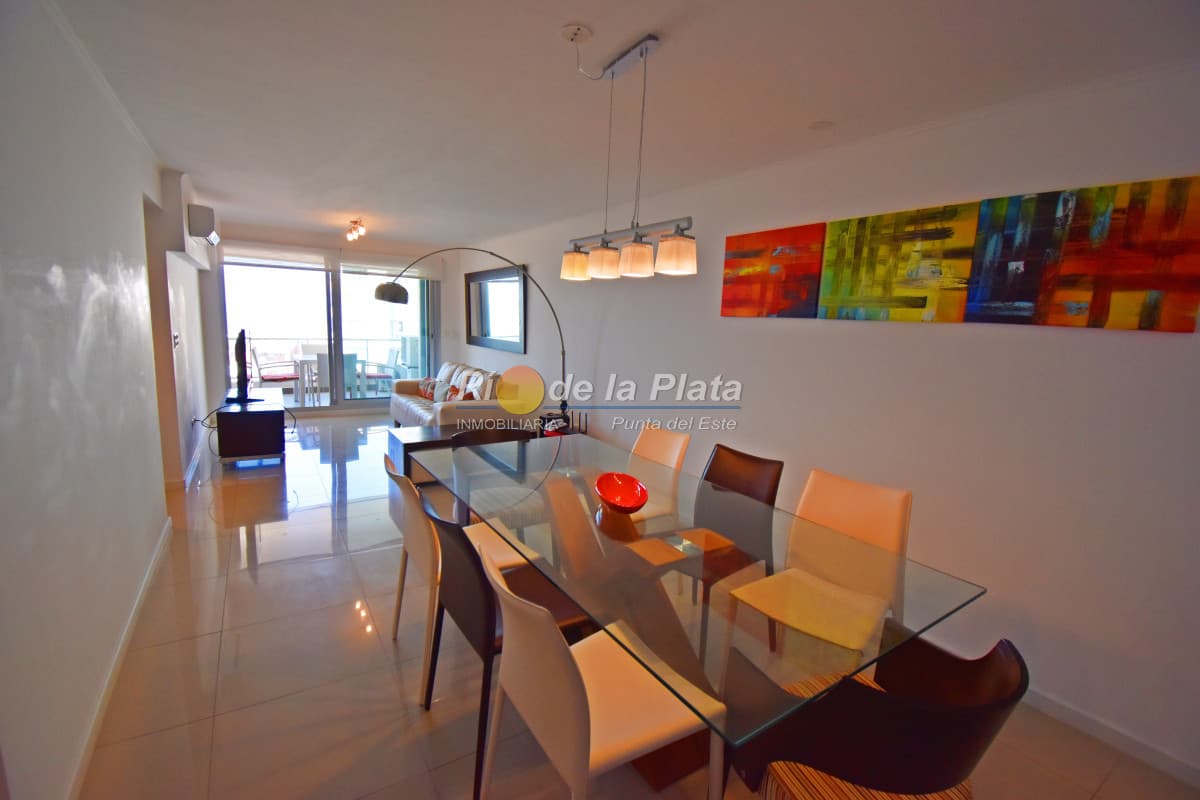 Wind Tower en playa Brava