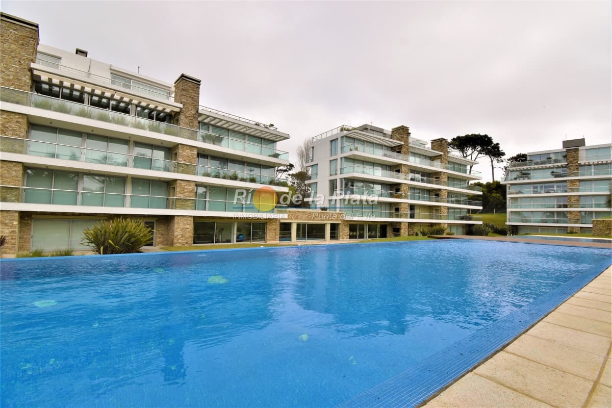 3 dormitorios en suite a 150 de Playa Brava