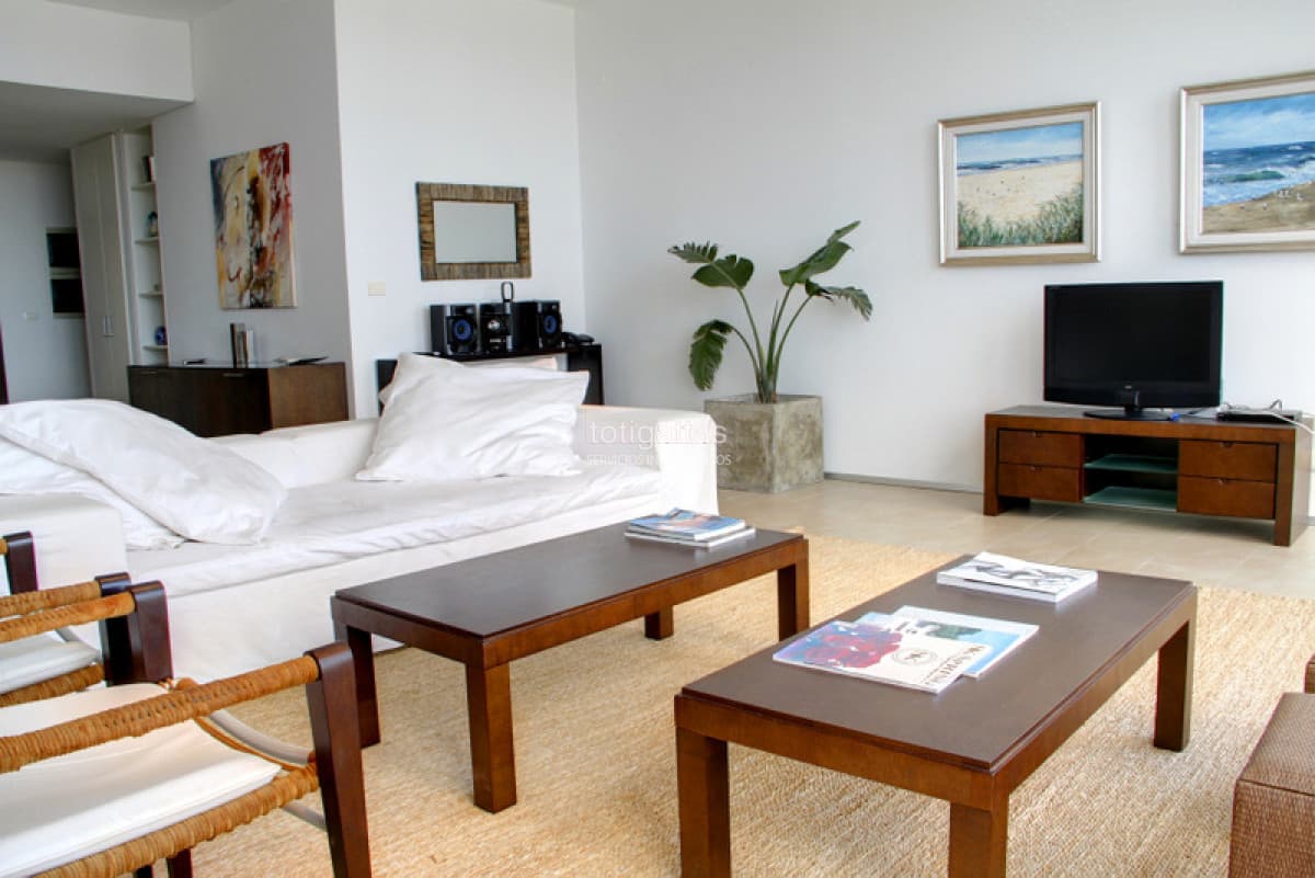 Delamar Apto. 203