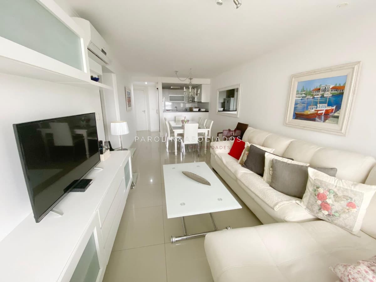 Apartamento en venta de 2 dormitorios en Wind Tower, Punta del Este.
