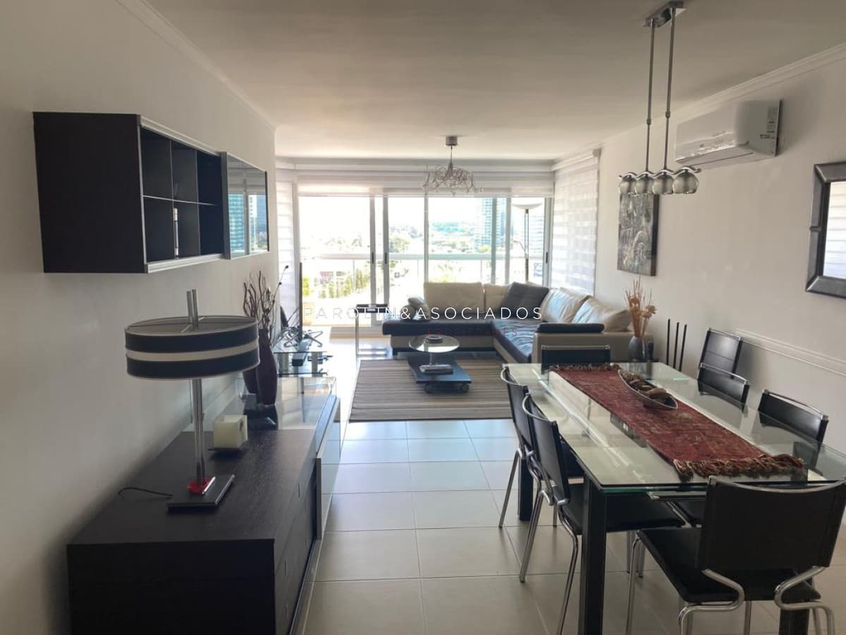 Apartamento en venta de 3 dormitorios en Art Bulevar, Punta del Este.