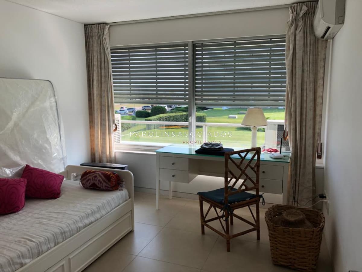 Apartamento en venta de 3 dormitorios en Torre Tiburón, Punta del Este.