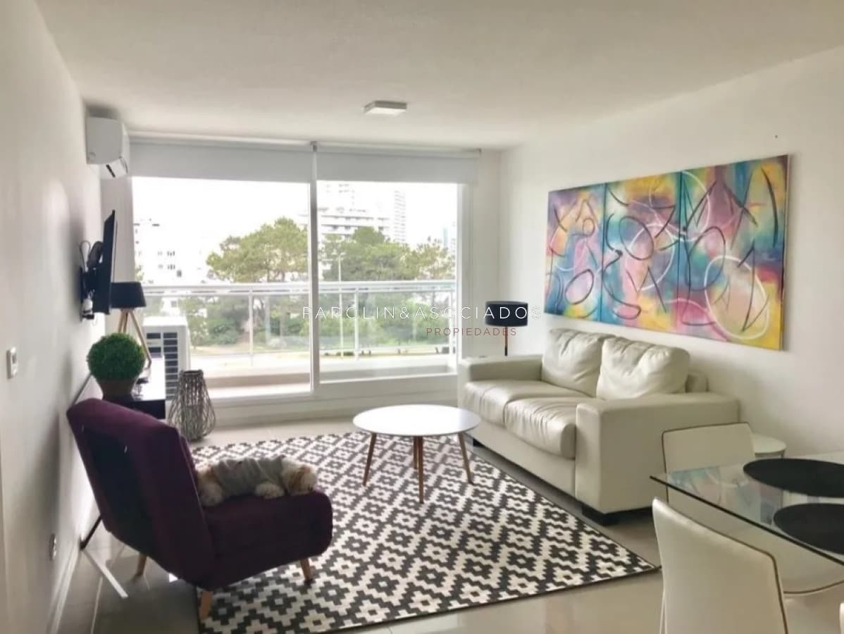 Apartamento de 2 dormitorios en Torre One, Punta del Este.
