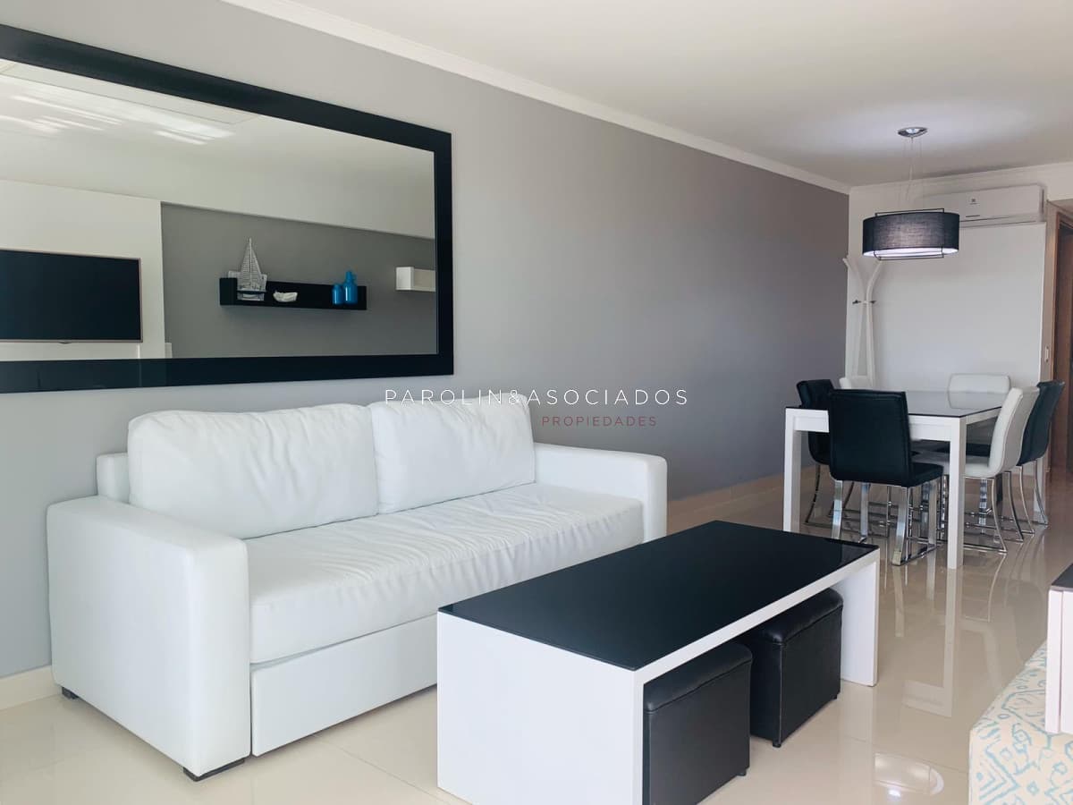 Apartamento en venta de 2 dormitorios en Miami Boulevard, Punta del Este.