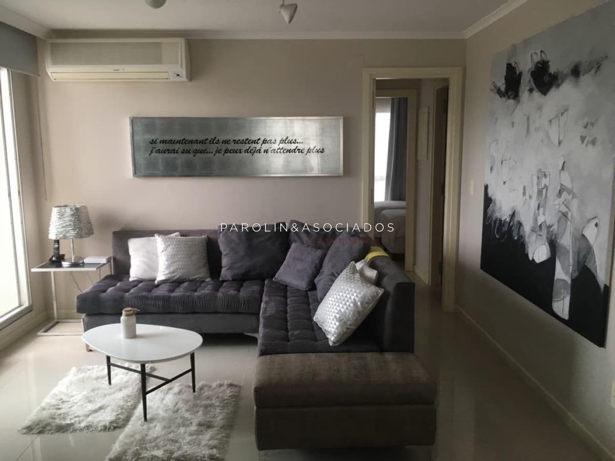 Apartamento en venta de 2 dormitorios en Ocean Drive, Punta del Este.