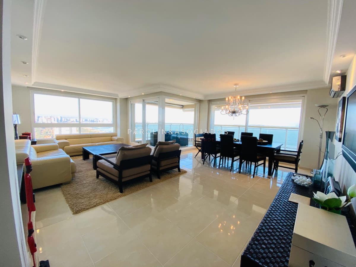 Apartamento en venta de 3 dormitorios en Le Jardin, Punta del Este.