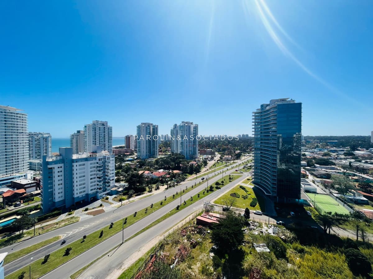 Apartamento en venta de 3 dormitorios en Casino Tower, Punta del Este