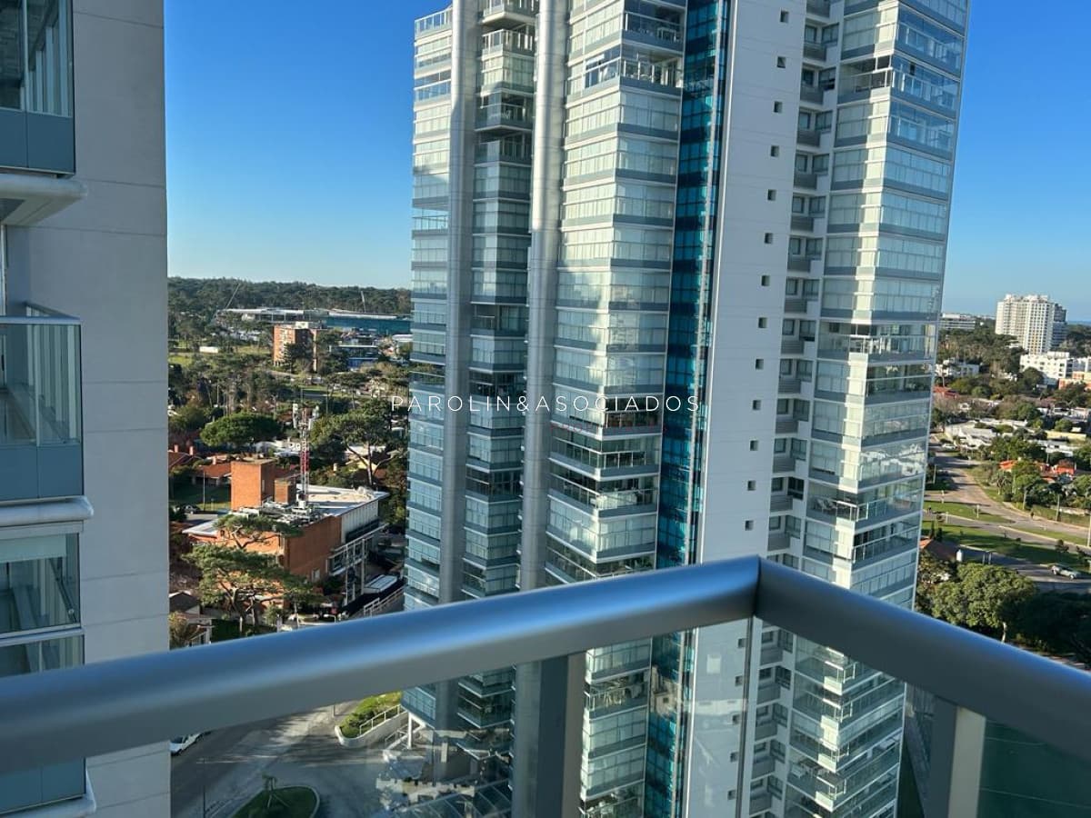 Apartamento en venta de 2 dormitorios en Miami Boulevard, Punta del Este.