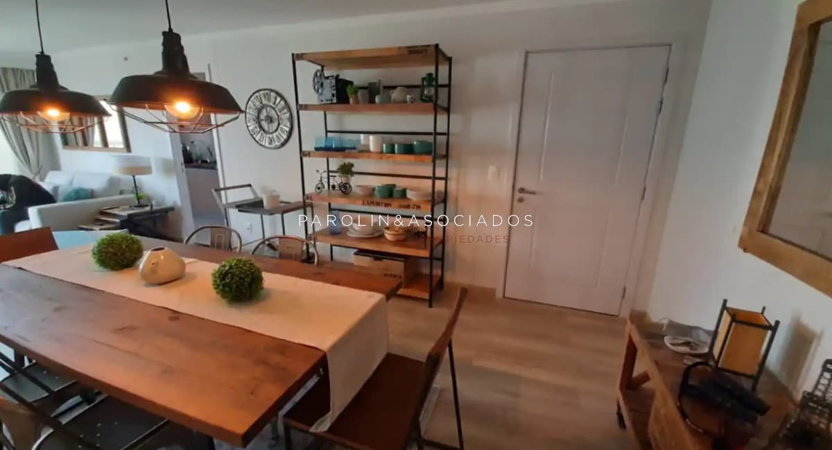 Apartamento en venta de 2 dormitorios en Place Lafayette, Punta del Este.