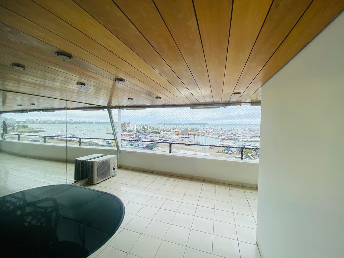 Apartamento de 3 dormitorios en venta en Portofino, Punta del Este.