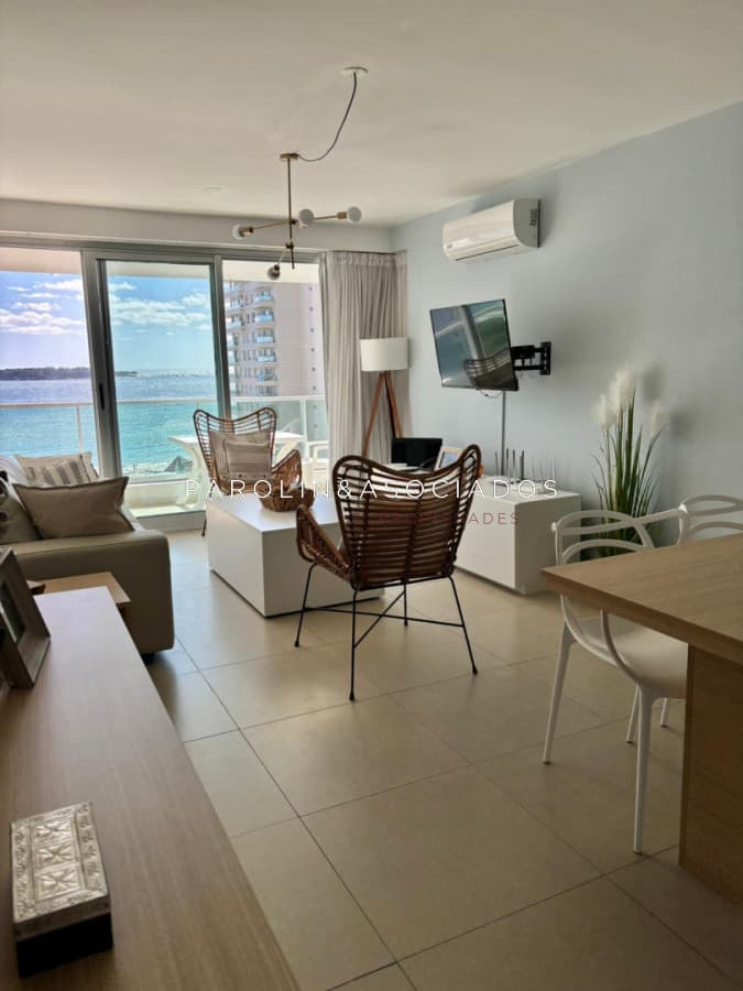 Apartamento de 2 dormitorios en edificio Gala Tower, Playa Mansa Punta del Este