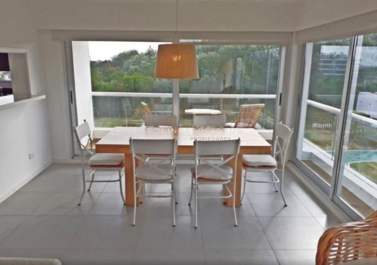 Departamento en Venta de 2 Dormitorios en edificio Silente. Playa Brava