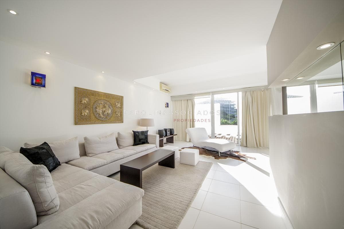 Hermoso triplex en venta en Aguas Azules, Punta del Este.