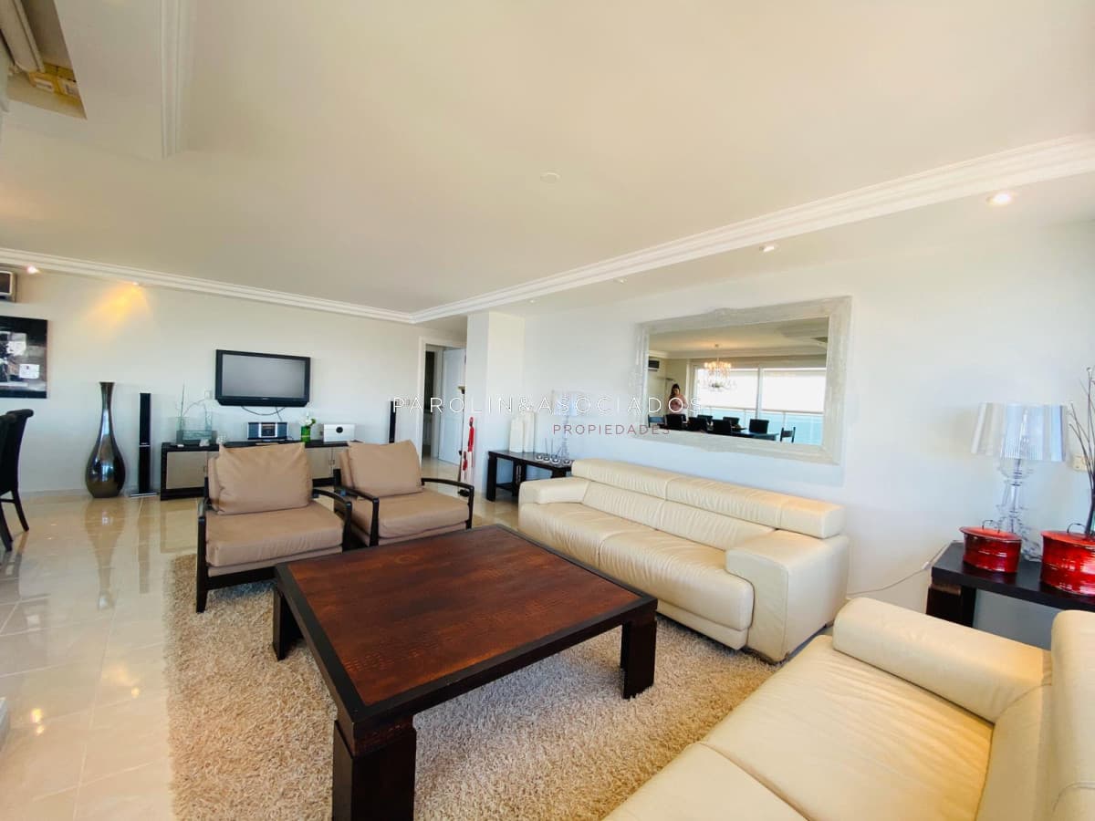 Apartamento en venta de 3 dormitorios en Le Jardin, Punta del Este.