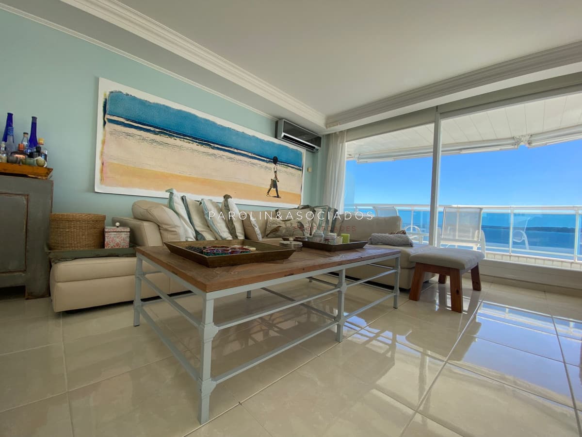 Apartamento en venta de 3 dormitorios en Millenium Tower, Punta del Este.