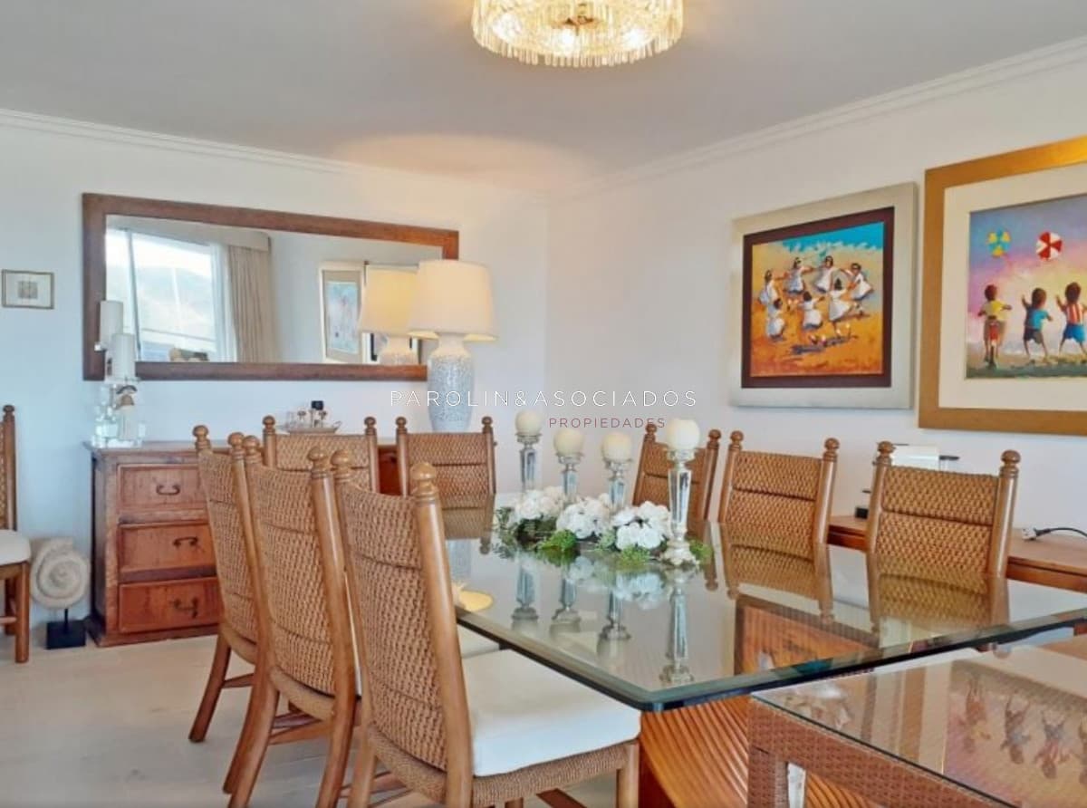 Apartamento de 4 dormitorios en Esturión Terraza, Punta del Este.