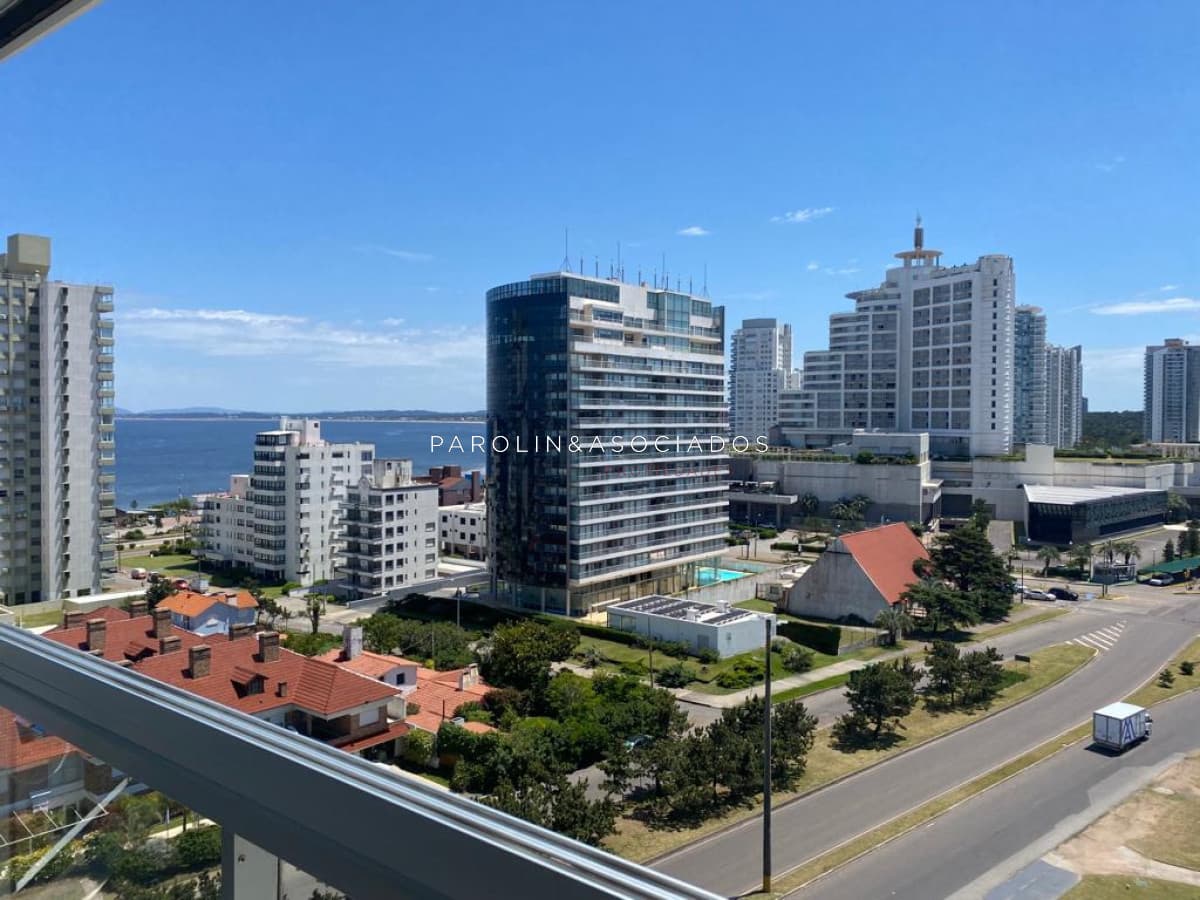 Apartamento en venta de 3 dormitorios en Art Bulevar, Punta del Este.
