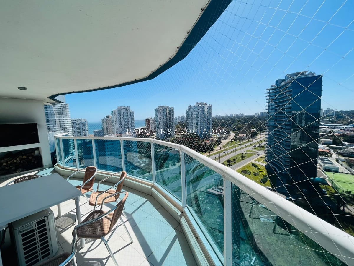 Apartamento en venta de 3 dormitorios en Casino Tower, Punta del Este