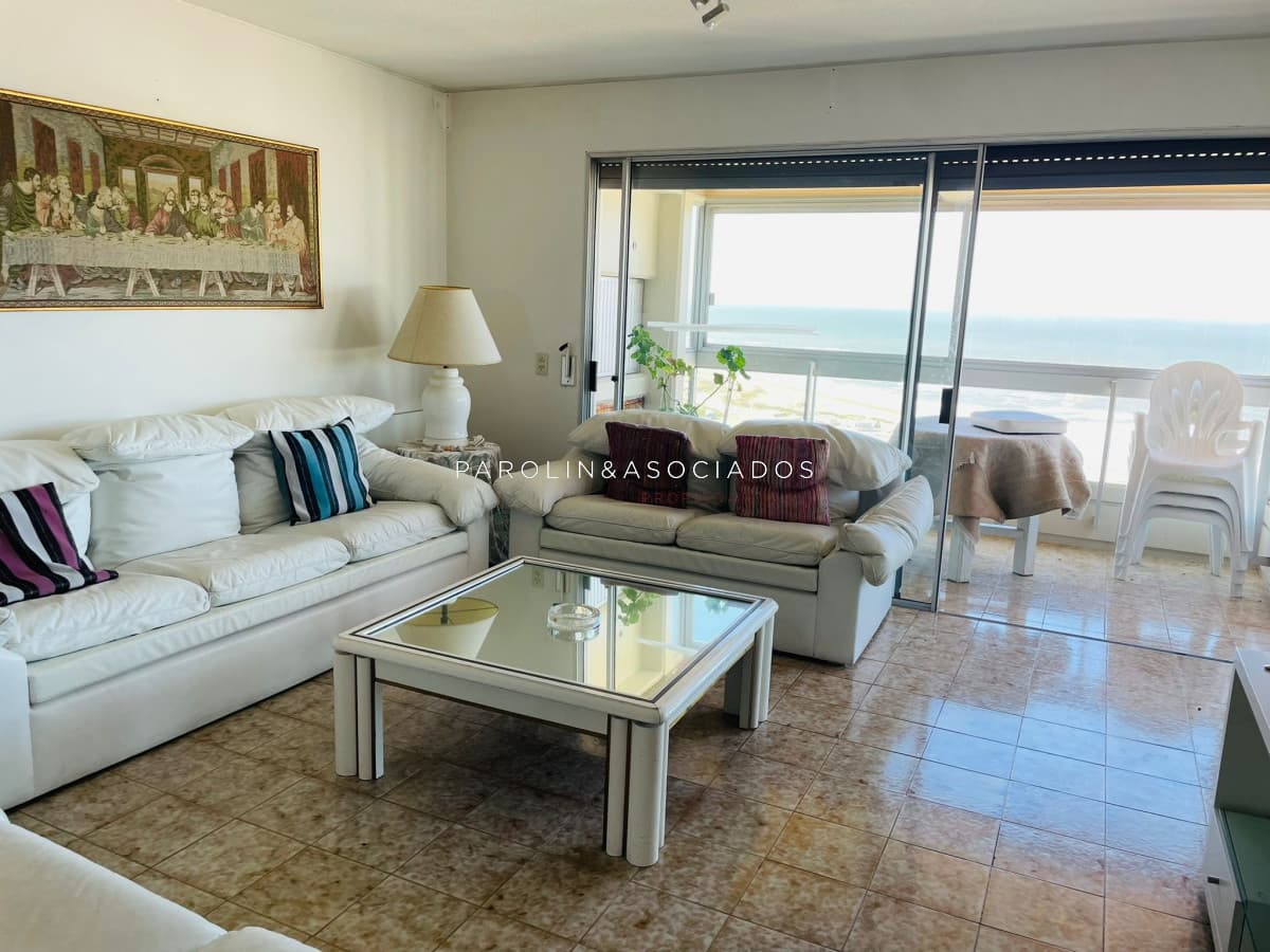Apartamento en ventaa de 3 dormitorios en Torreon, Punta del Este.