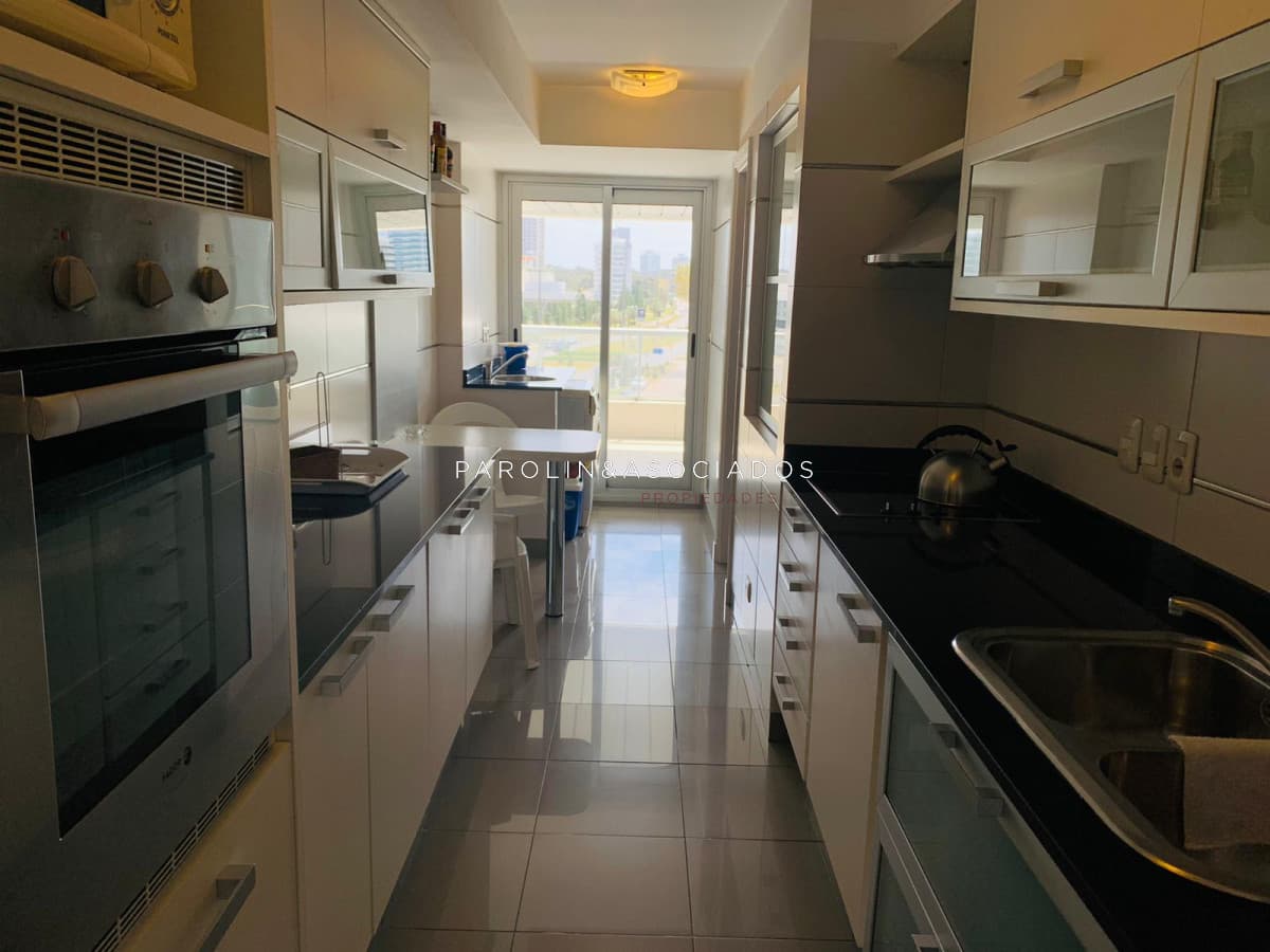 Apartamento en venta de 3 dormitorios en Punta del Este.