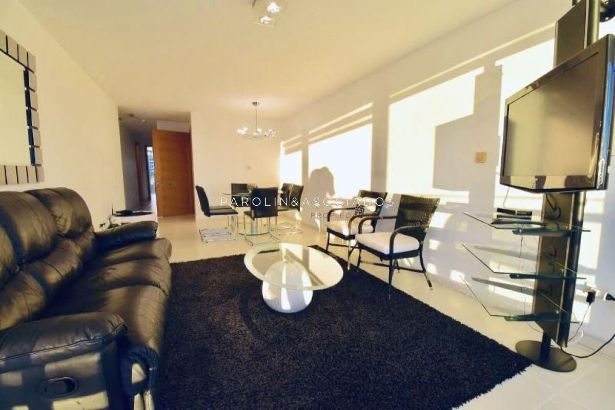 Apartamento 2 dormitorios en Season Tower, Punta del Este.