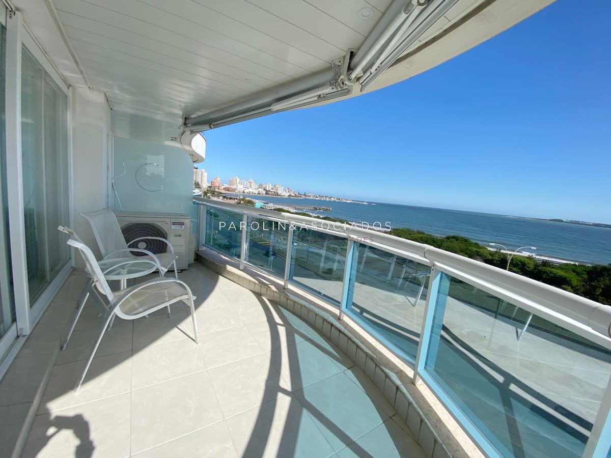 Apartamento en venta de 3 dormitorios en Millenium Tower, Punta del Este.