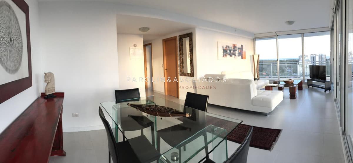 Apartamento de 2 dormitorios en venta en Bellagio Tower, Punta del Este.