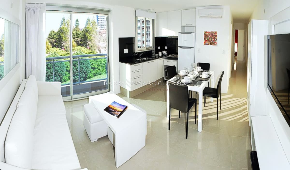 Apartamento en venta de 2 dormitorios en Punta del Este.