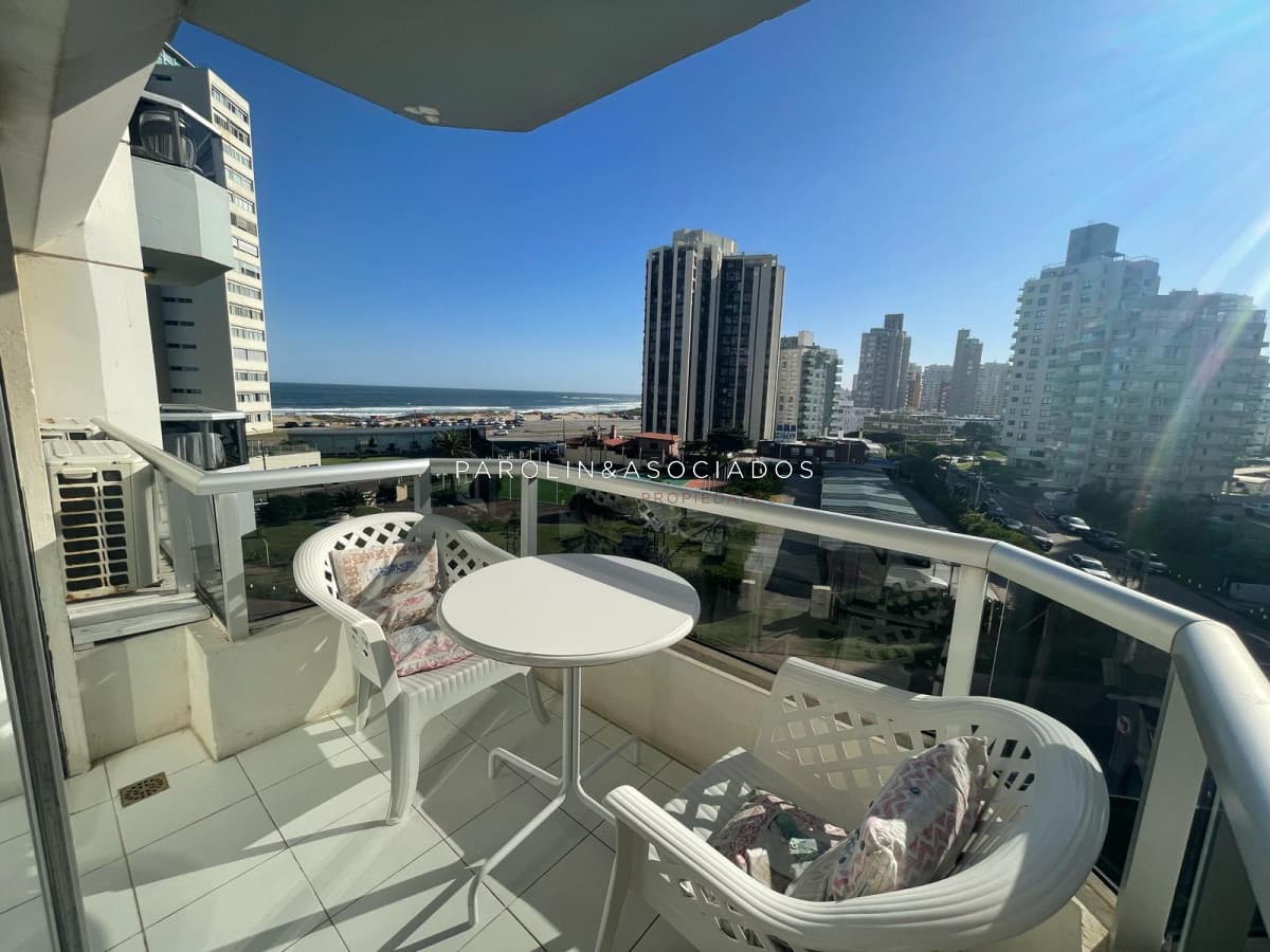 Departamento en Venta de 1 dormitorio y medio Torre Marina II, Punta del Este