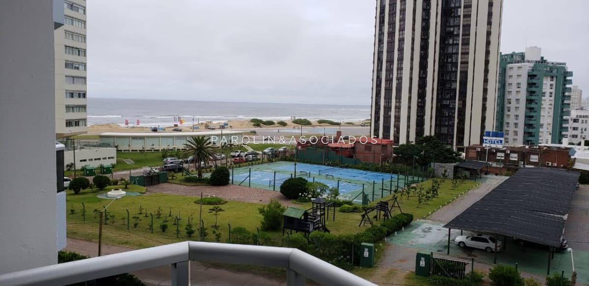 Apartamento en venta de 2 dormitorios en Torre Marina II, Punta del Este.