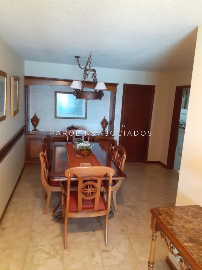 Apartamento en venta de 3 dormitorios en Punta del Este.