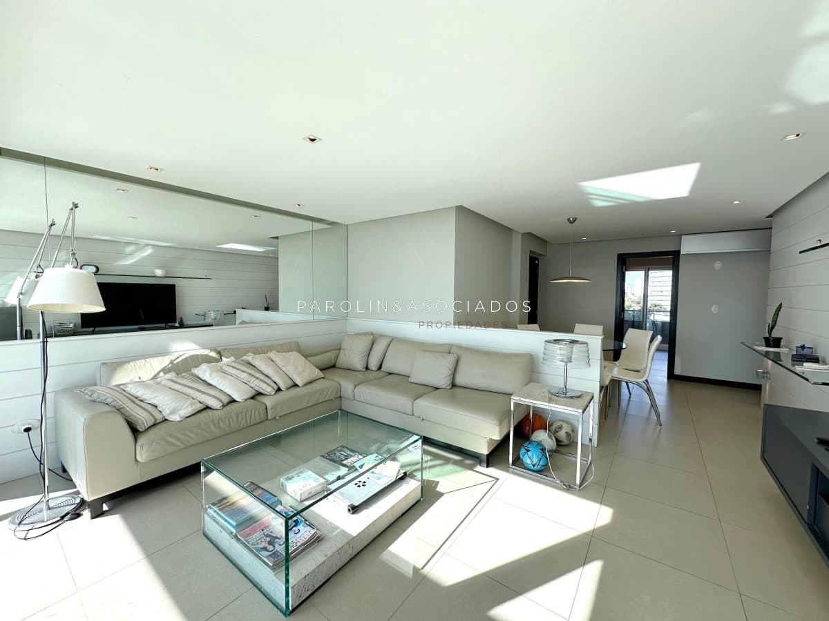 Apartamento en venta  de 3 dormitorios en suite en edificio Gala Tower, Punta del Este.