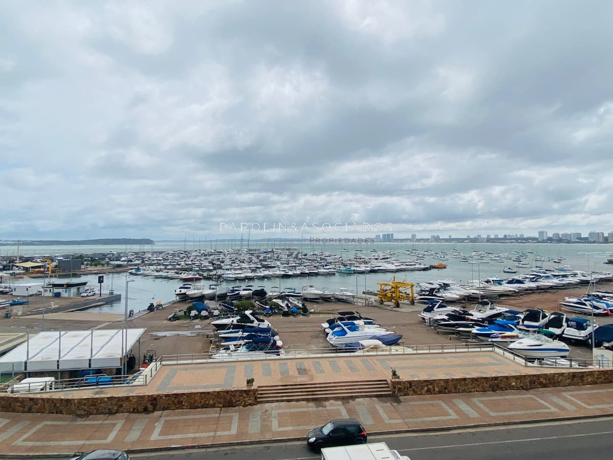Apartamento de 3 dormitorios en venta en Portofino, Punta del Este.