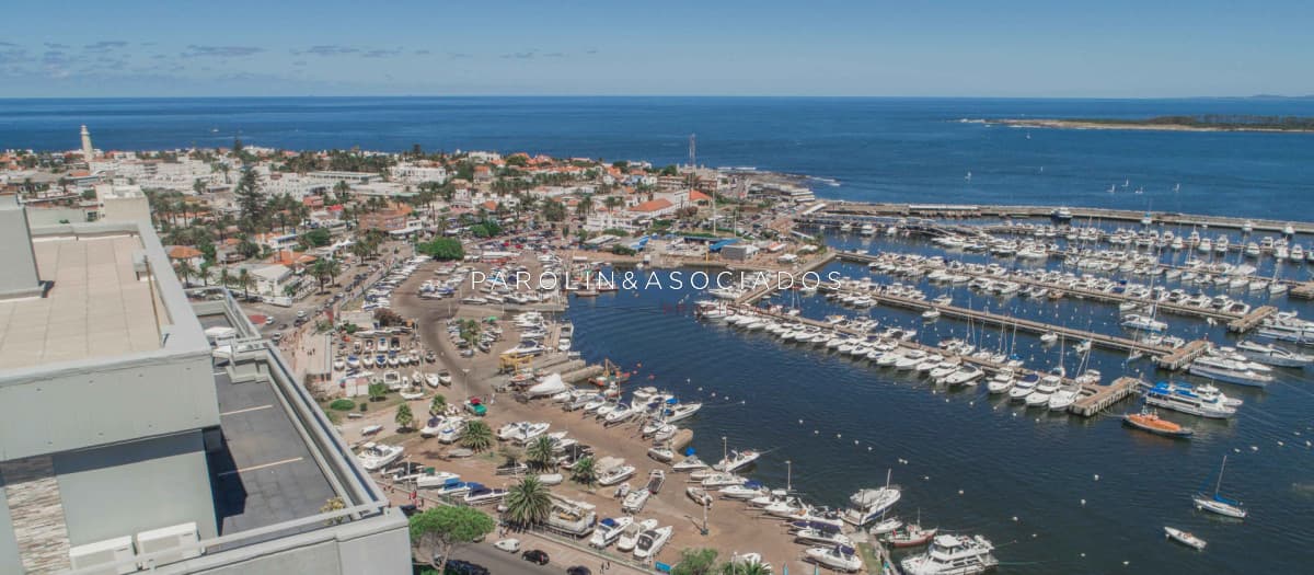 Penthouse en Edificio Monarca con vista al Puerto