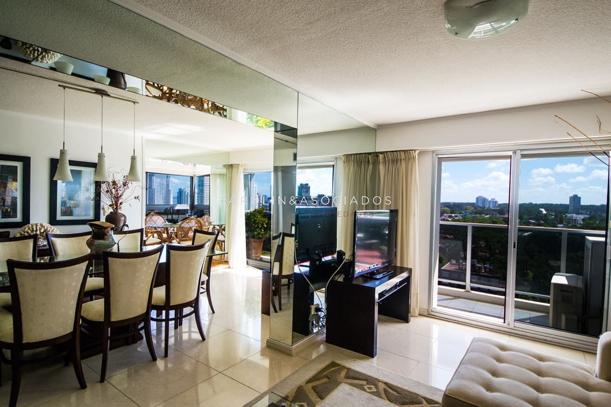 Apartamento en venta de 3 dormitorios en Península de Punta del Este.