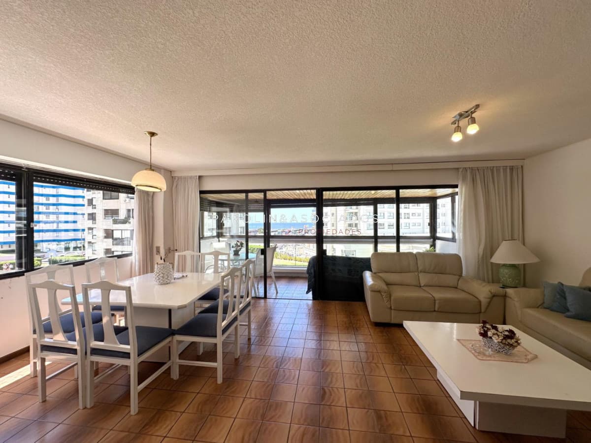 Apartamento en Parquemar Center de 3 Dormitorios en ALQUILER, Punta del este