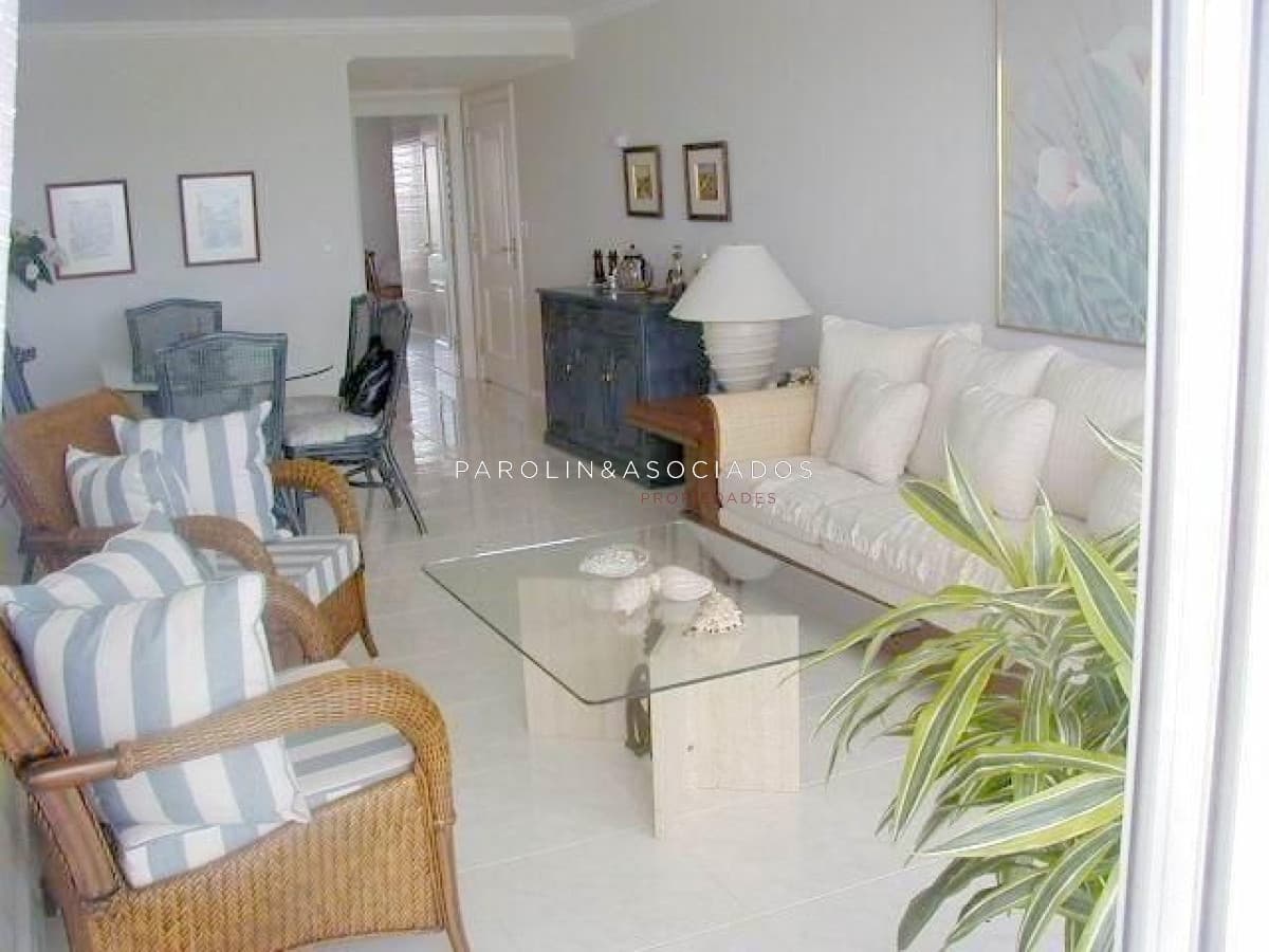 Apartamento de 3 dormitorios en Coral Tower, Punta del Este.