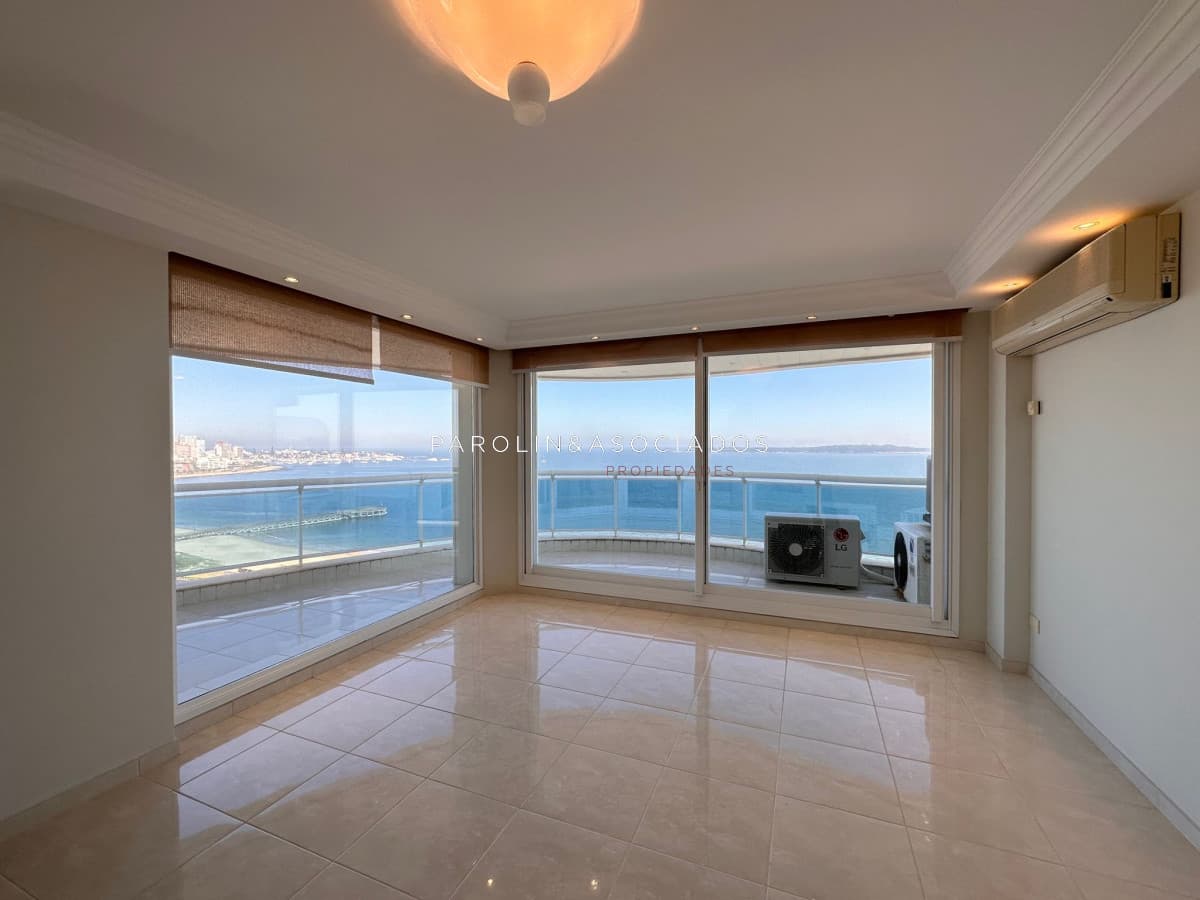 Apartamento de 3 dormitorios en suite, en Torre Millenium con vista a la mansa. Punta del Este