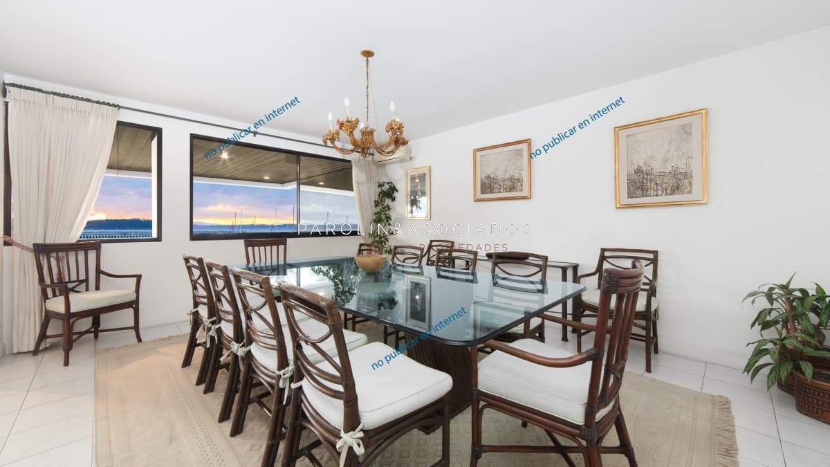 Apartamento en venta de 4 dormitorios en edificio Amarras del Este, Punta del Este.