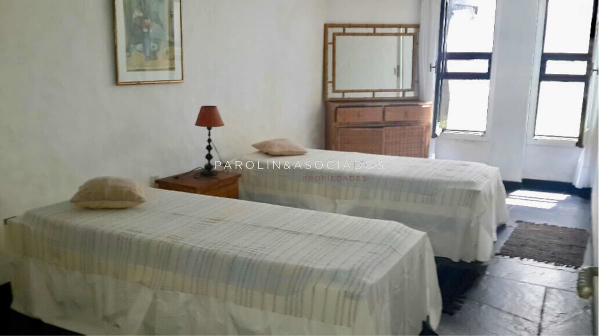 Hermoso apartamento en venta de 3 dormitorios en edificio Vigia, Punta del Este.